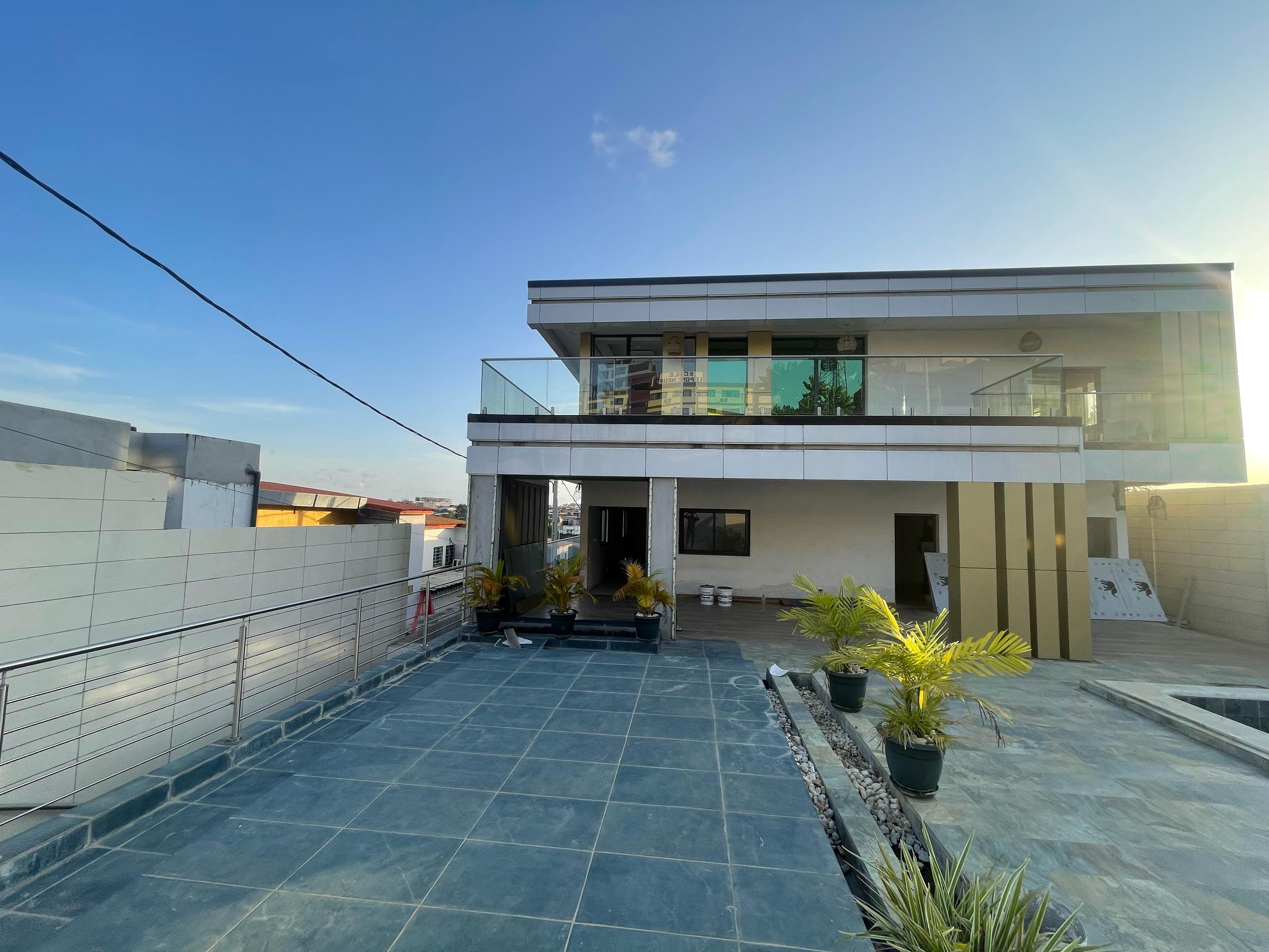 villa-duplex-de-8-pieces-avec-sous-sol-en-vente